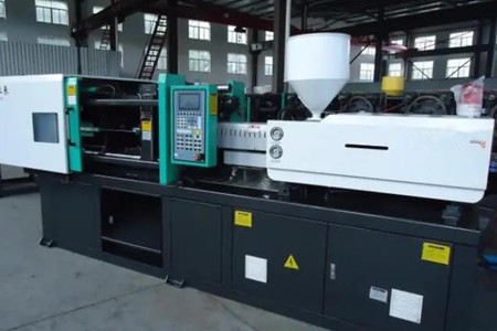 PVC管接頭注塑機(jī)啟動前需要做哪些準(zhǔn)備工作？