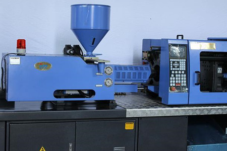 薄壁高速注塑機(jī)如何應(yīng)對高溫、高壓環(huán)境？